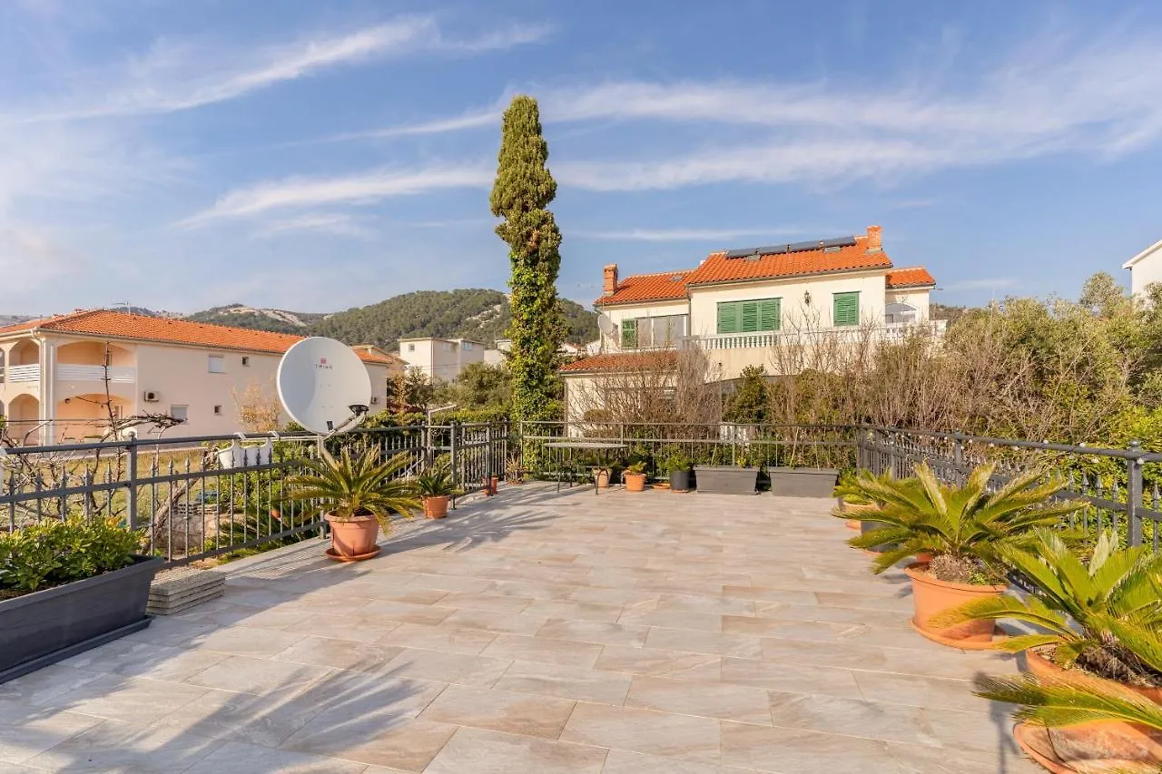 Apartments By The Sea Barbat, Rab - 3203
