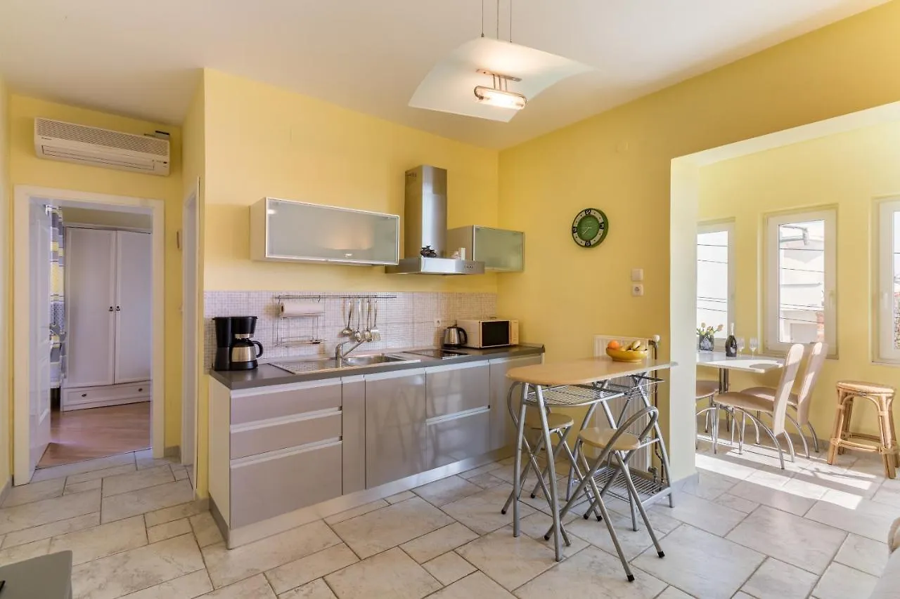 Apartments By The Sea Barbat, Rab - 3203 0*, Barbat na Rabu Croatia