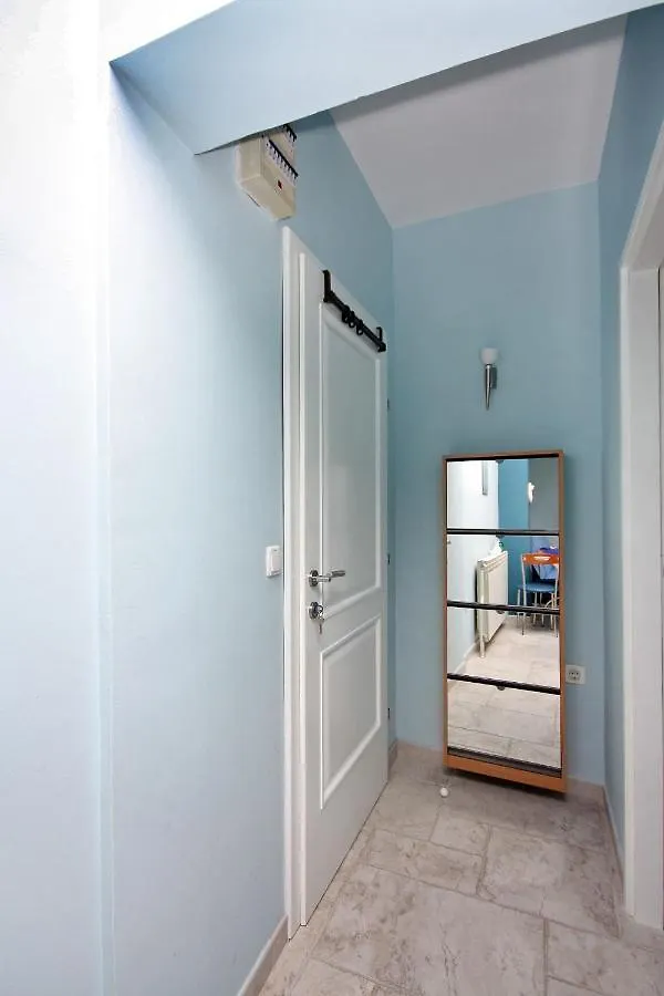 Apartments By The Sea Barbat, Rab - 3203