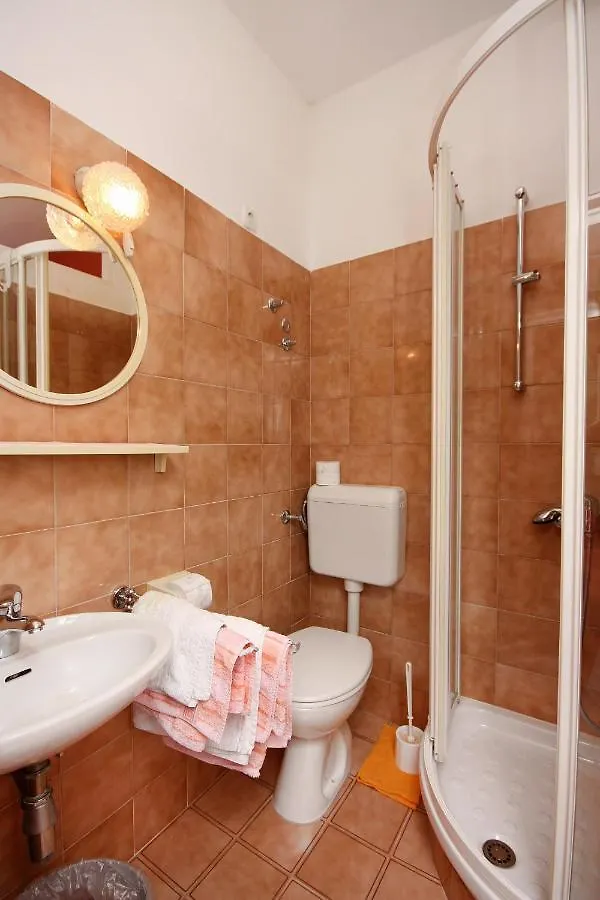 Apartments By The Sea Barbat, Rab - 3203